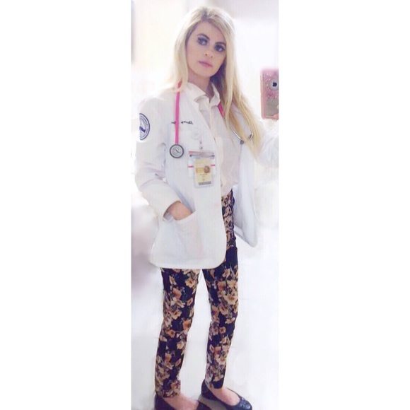 Meet your Posher, Jennifer - Picture 1 of 1